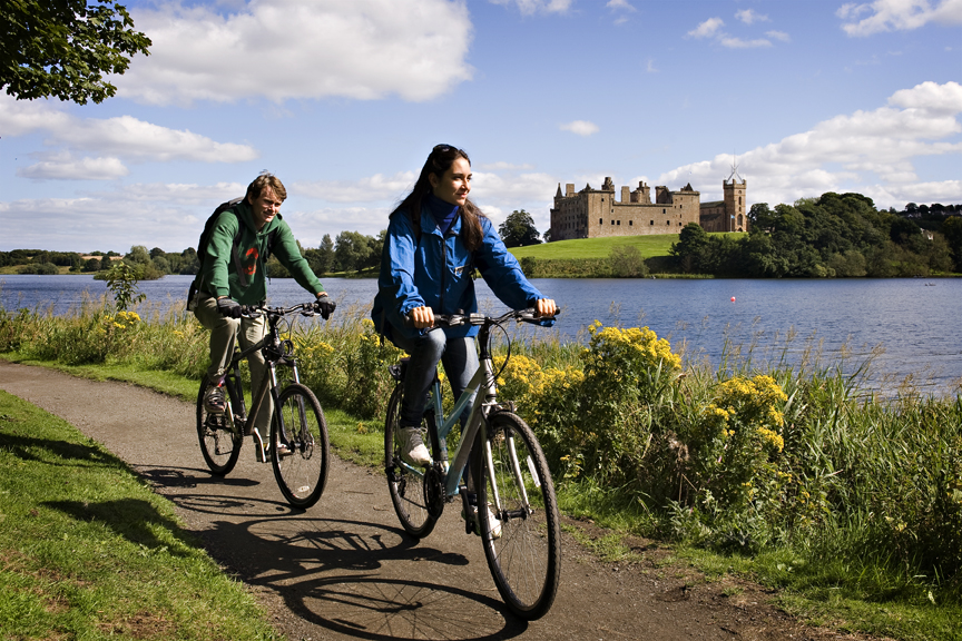 S5 Linlithgow loch cyclists