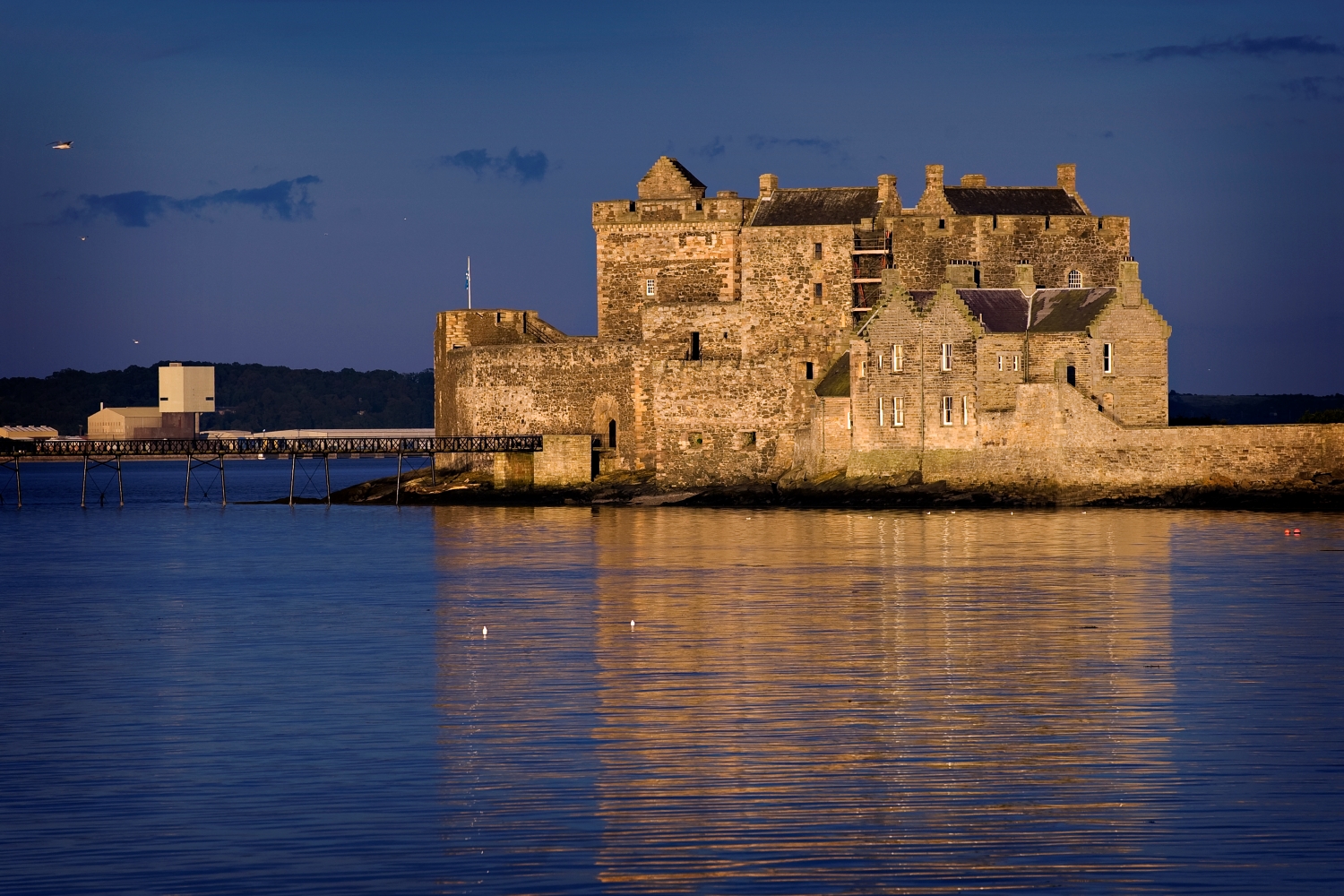 S6 Blackness Castle at night